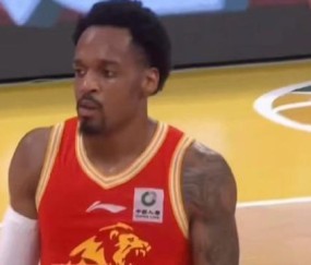 NBA直播-仅休息30秒，布朗23中10砍27分3板8助3断&amp;amp;末节率队终结比赛